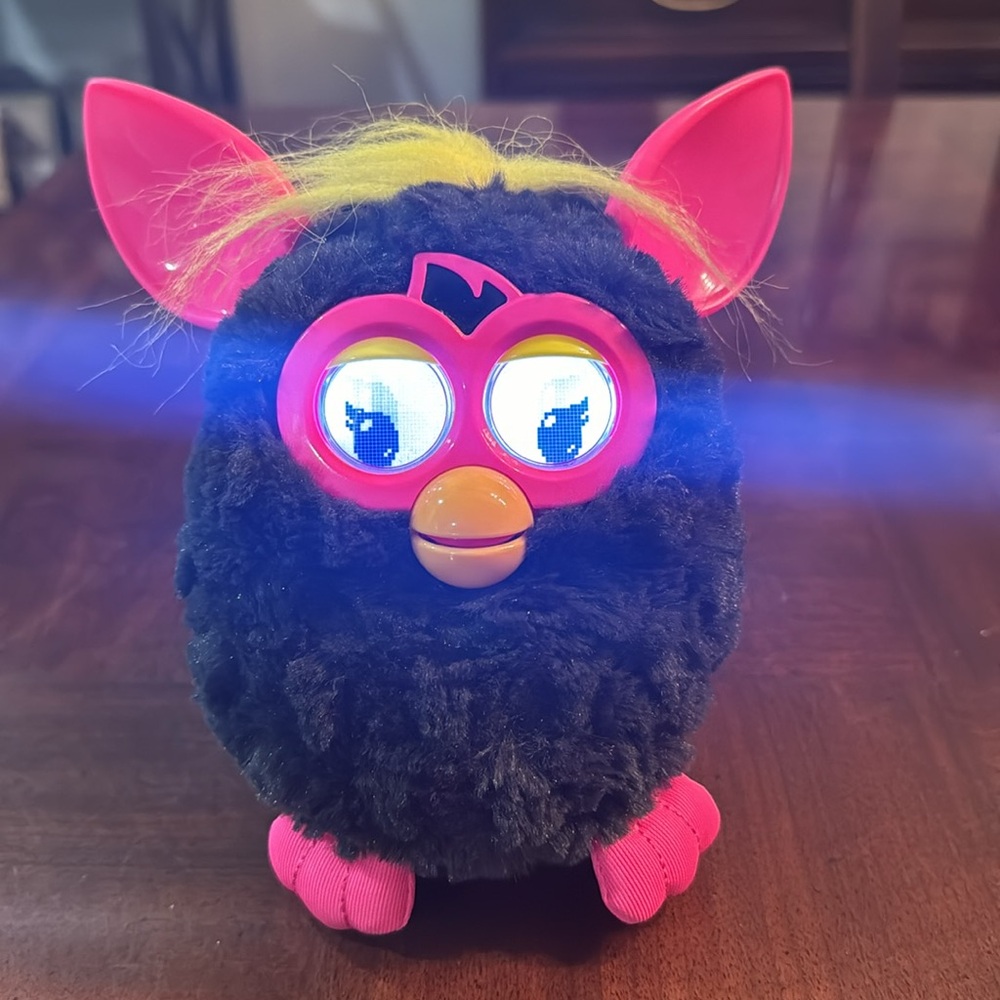 Furby Boom Electronic toy Black Punky pink